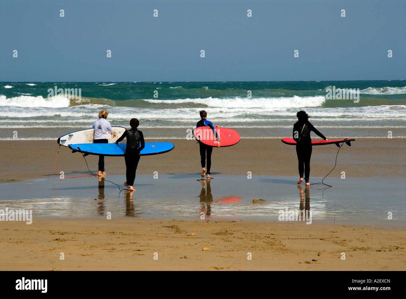 Surf Schulunterricht über Torquay Surf Strand Surf Coast nr Geelong Victoria Australien surfen Stockfoto