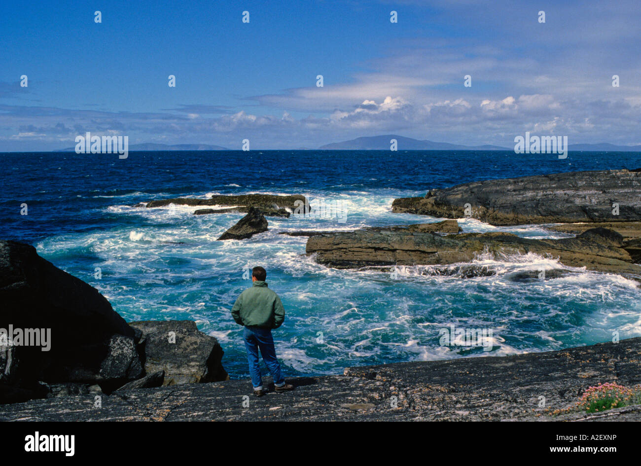 Valentia Island, County Kerry, Irland, mit Blick auf die Blasket Islands, dem westlichsten Punkt Europas Stockfoto