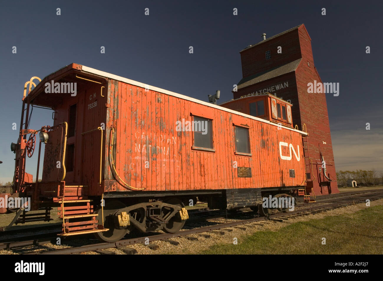 Kanada, Saskatchewan, North Battleford: Western Development Museum und Dorf Zug Caboose und Getreidesilo Stockfoto