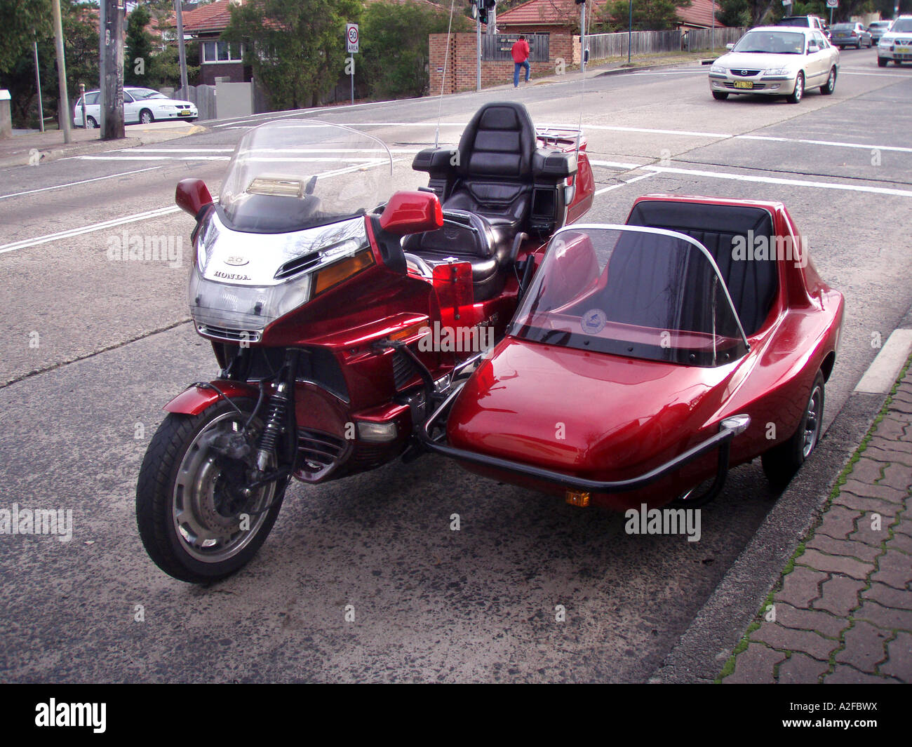 Eine rote Luxus Honda Motorrad und angehängte Beiwagen Stockfoto