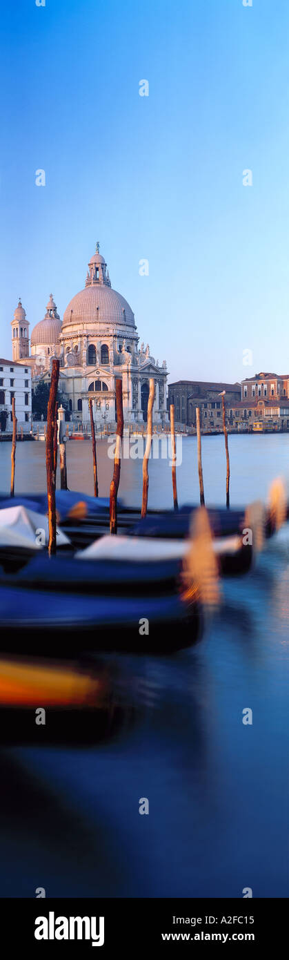 Gondeln auf dem Grand Canal gegenüberliegenden Santa Maria Della Salute Venedig Italien Stockfoto