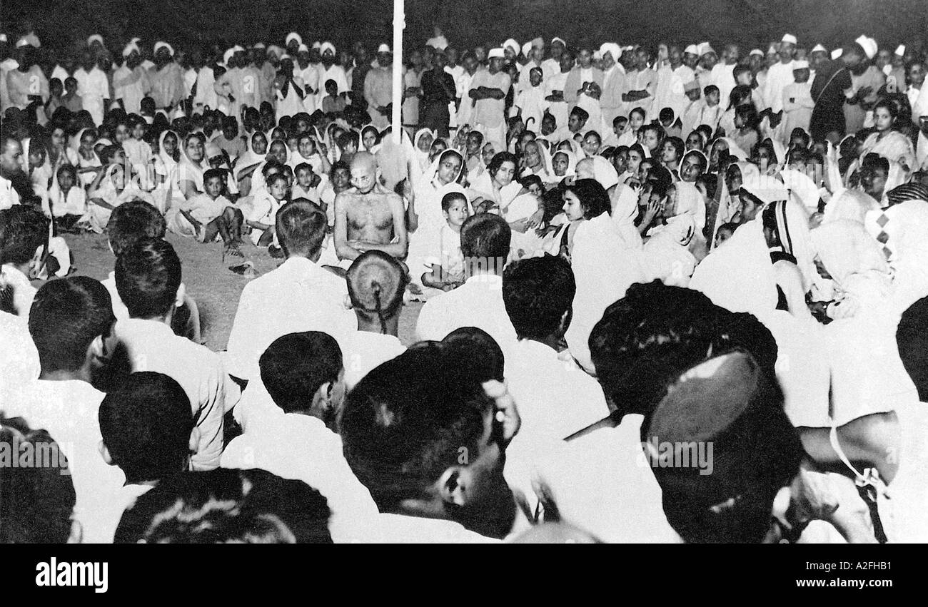 Mahatma Gandhi in einer Gebetsversammlung, haridschan Kolonie, New Delhi, Indien, 1947 Stockfoto