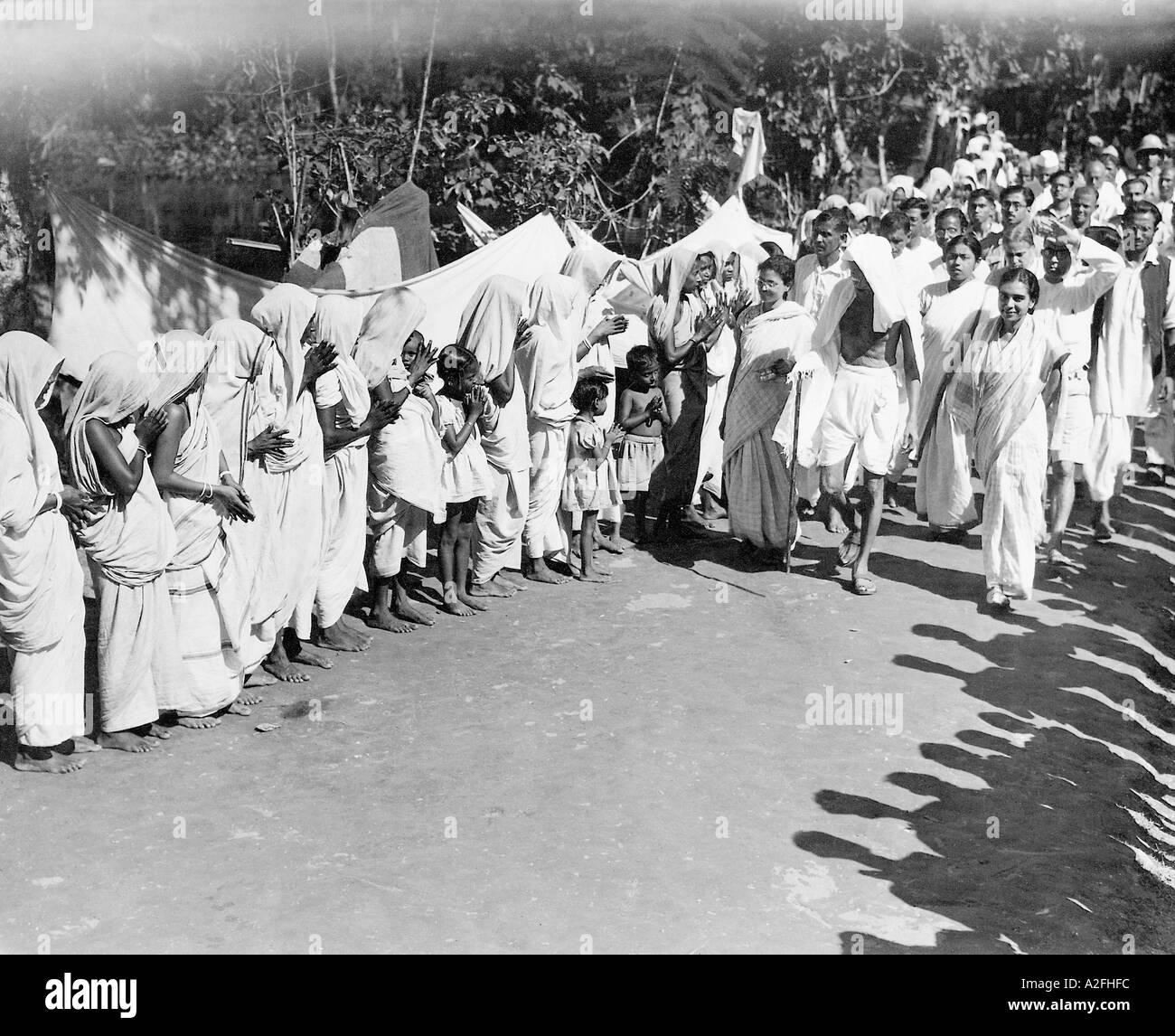 Mahatma Gandhi mit Abha und seine Medizin Arzt Dr. Sushila Nayar 1946 Stockfoto