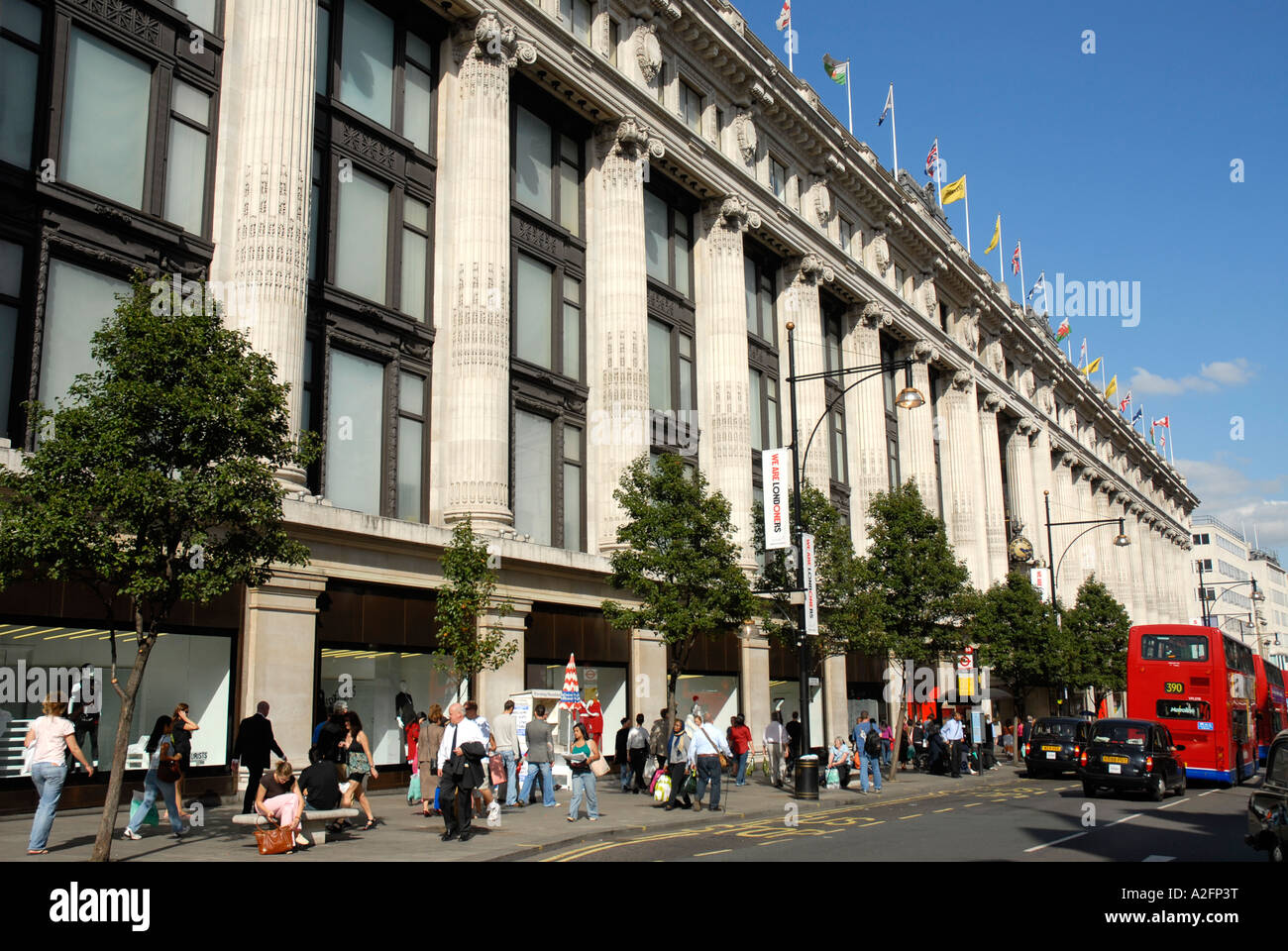 Busse vor Kaufhaus Selfridges in der Oxford Street London Stockfoto