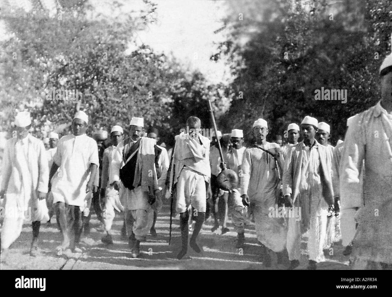 Mahatma Gandhi führt den salzagitationsmarsch in Indien für die Freiheit von der britischen Empire-Herrschaft an, Dandi March, 12. März 1930, altes Bild des Jahrgangs 1900s Stockfoto