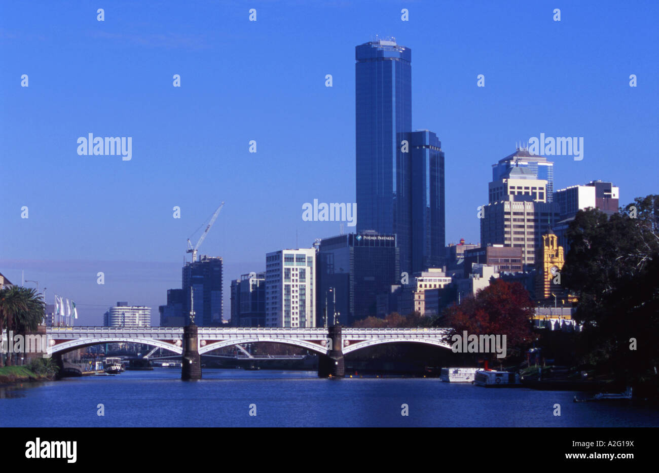 Die Rialto Tower und Fürsten Brücke über den Fluss Yarra Melbourne Victoria Australien Stockfoto