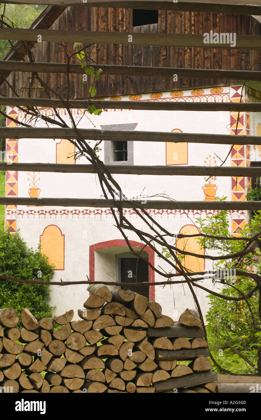 Slowenien, PRIMORSKA, Spodnja Idrija: Gelände des 14. Jahrhunderts Hotel Kendov Dvorec Stockfoto
