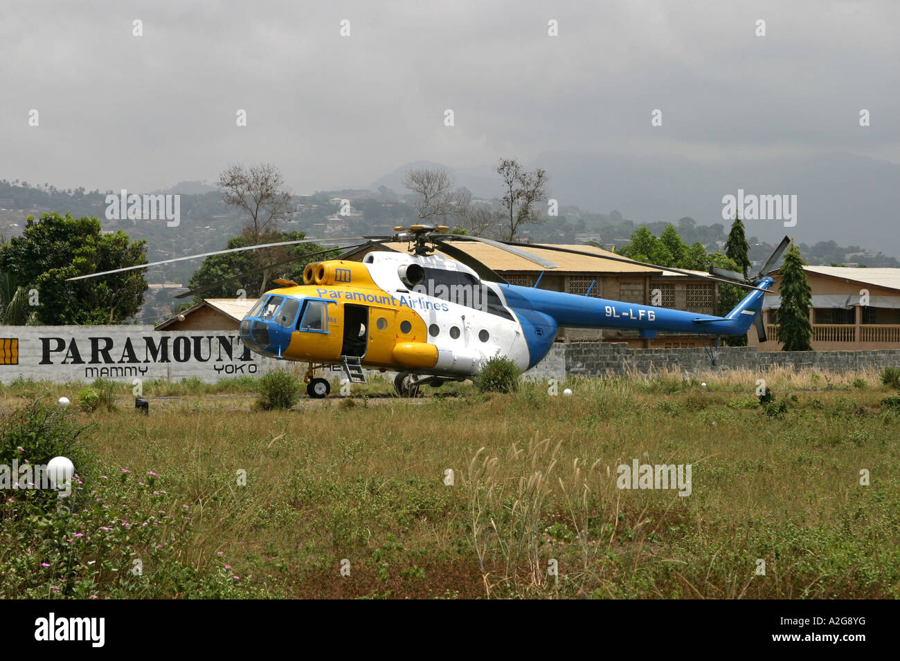Freetown Sierra Leone Paramount Airways Mi8 am Mammy Yoko Heliport Stockfoto