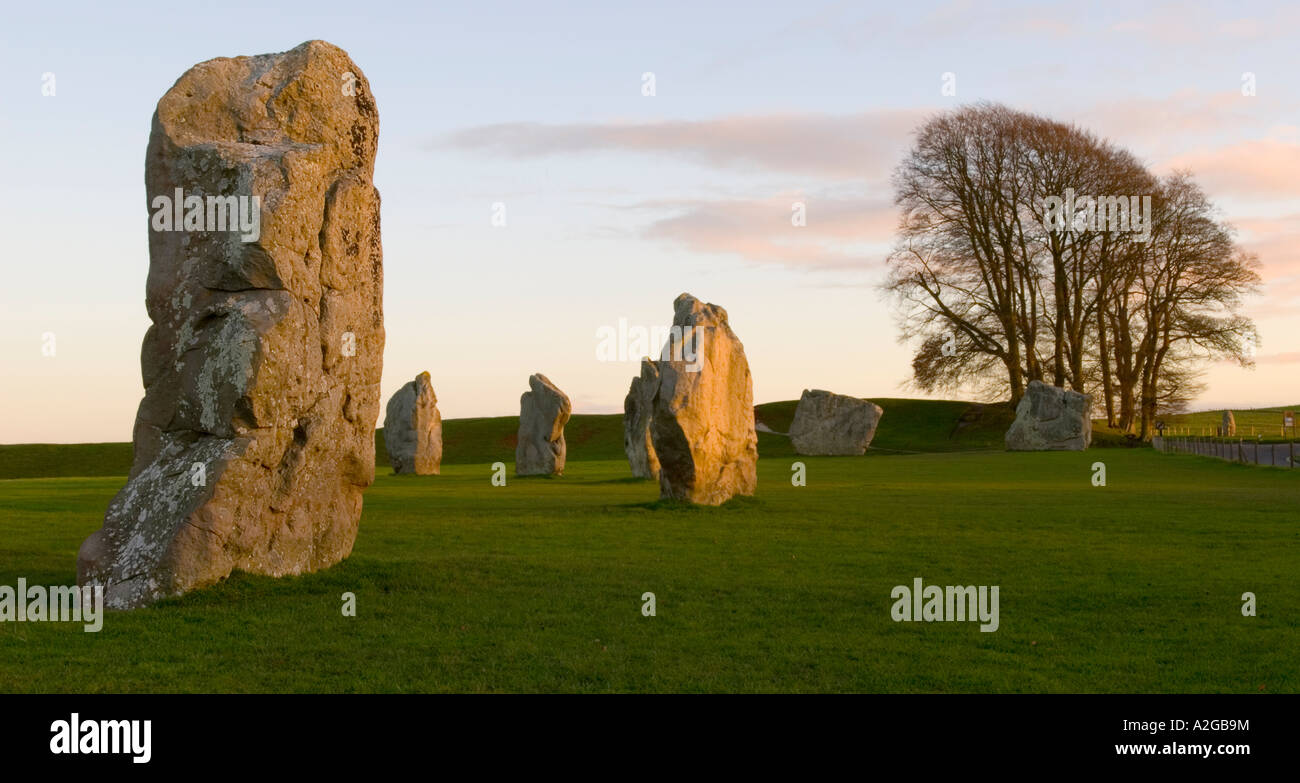 Avebury Steinen in der Abenddämmerung Stockfoto
