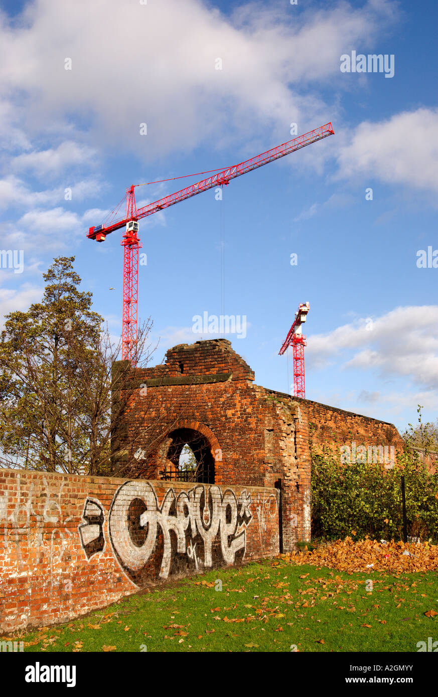 Baukräne in East Manchester 2006 unter dem neuen East Manchester Regeneration Entwurf regeneriert befindliche Stockfoto