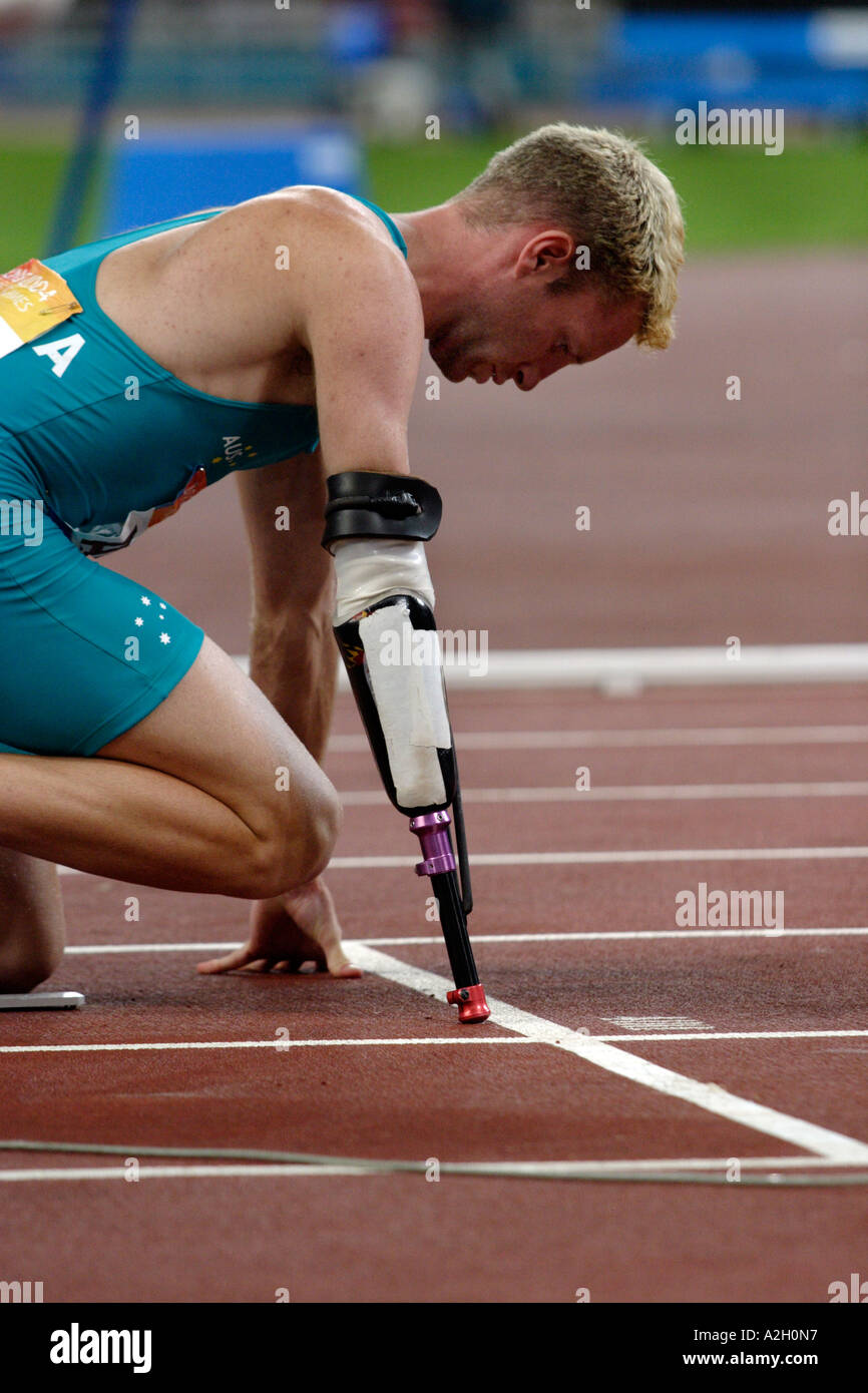 Heath Francis AUS auf seine Spuren auf die erste Etappe der Kategorie Herren 4 x 100 m T42 T46 Finale in Athen 2004 Paralympics laufen Stockfoto