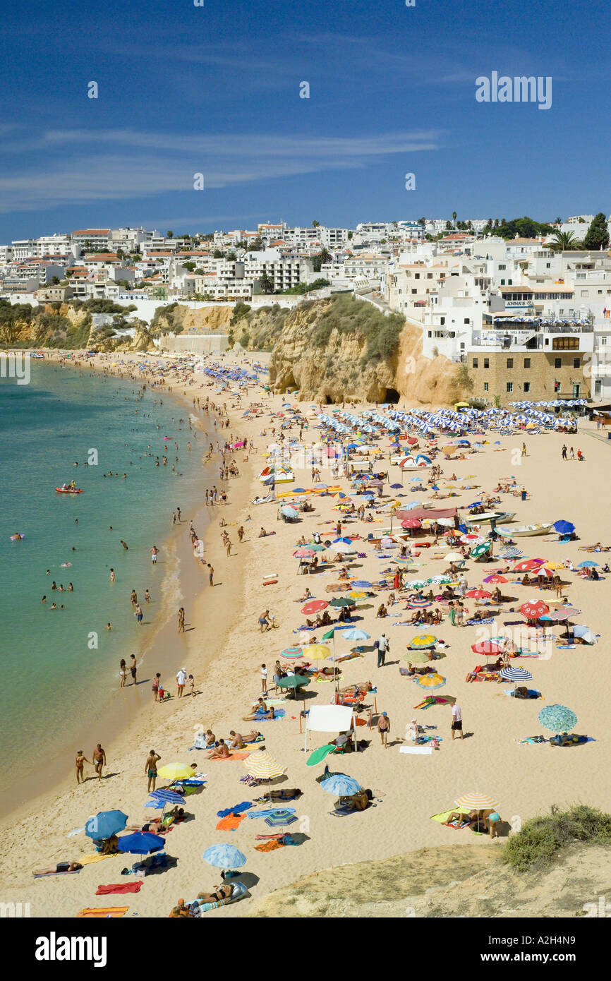 Portugal Algarve Albufeira Stadt Und Fischerstrand Im Sommer Stockfotografie Alamy