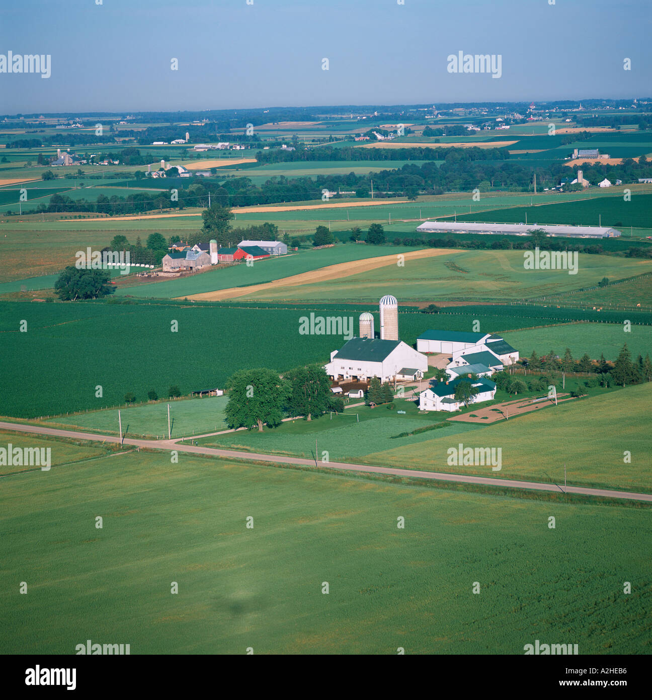 Schrage Luftaufnahme Von Mehreren Farmen In Sudwest Ontario Kanada Stockfotografie Alamy