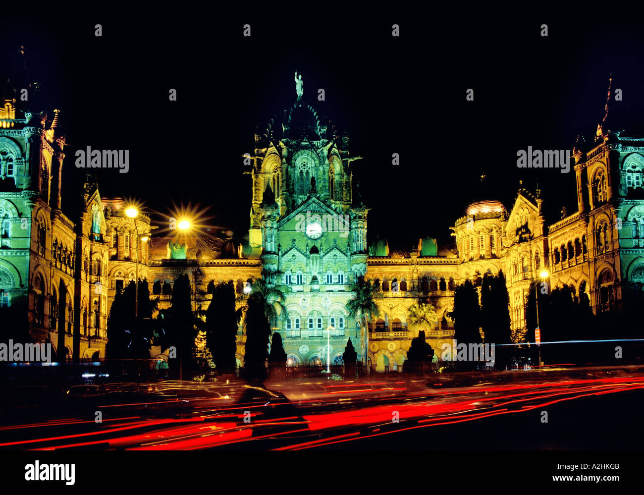 Ein World Heritage Site Chatrapati Shivaji Terminus (ehemals Victoria Terminus) bei Nacht. Mumbai, Indien. Stockfoto
