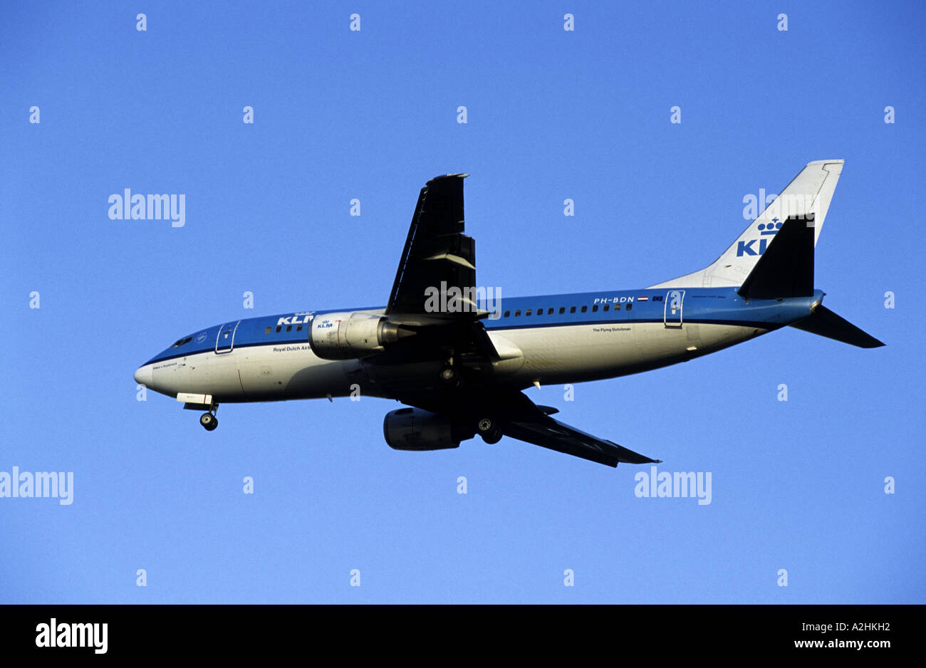KLM Boeing 737 nähert sich der internationale Flughafen Birmingham, West Midlands, England, UK Stockfoto