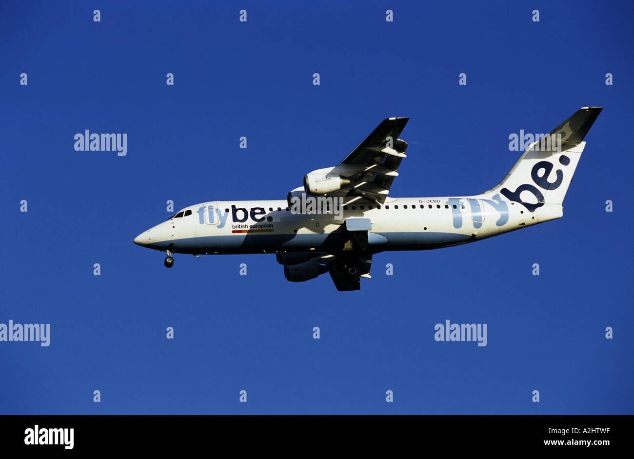 Flybe BAe 146 300 Flugzeug nähert sich der internationale Flughafen Birmingham, West Midlands, England, UK Stockfoto