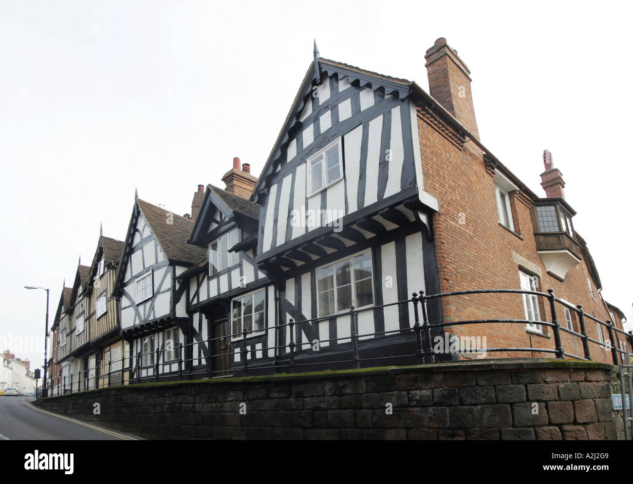 Fachwerkhäusern an der Ecke von Leycester Ort und High Street, Warwick, Stockfoto