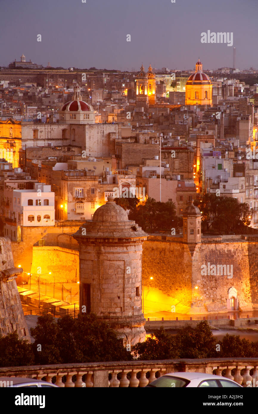 Senglea nachts von Valletta Stockfoto
