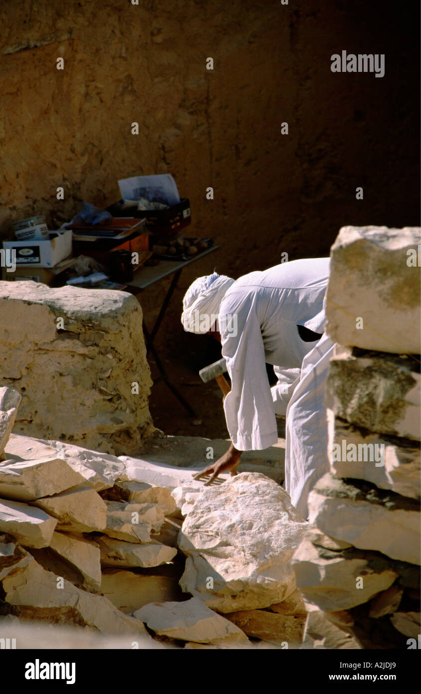 Afrika - Ägypten - Luxor - Tal der Könige - Arbeitnehmer weiterhin Grab Ruinen aus dem reiche Tal Graben Stockfoto