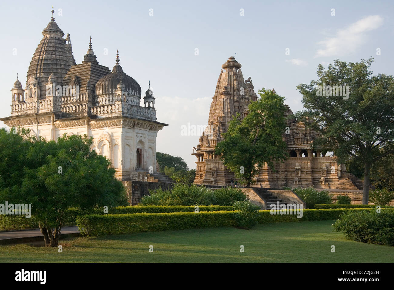 Die Kandariya Mahadev Temple Complex in Khajuraho in Madhya Pradesh Region von zentralem Indien. Ein UNESCO-Weltkulturerbe. Stockfoto
