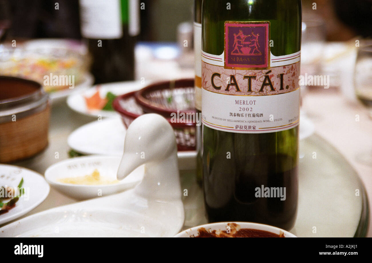 In Peking Restaurant Catai Merlot 2002 von Sella Mosca Qingdao Weingut Co Ltd. Beijing China Asien Stockfoto