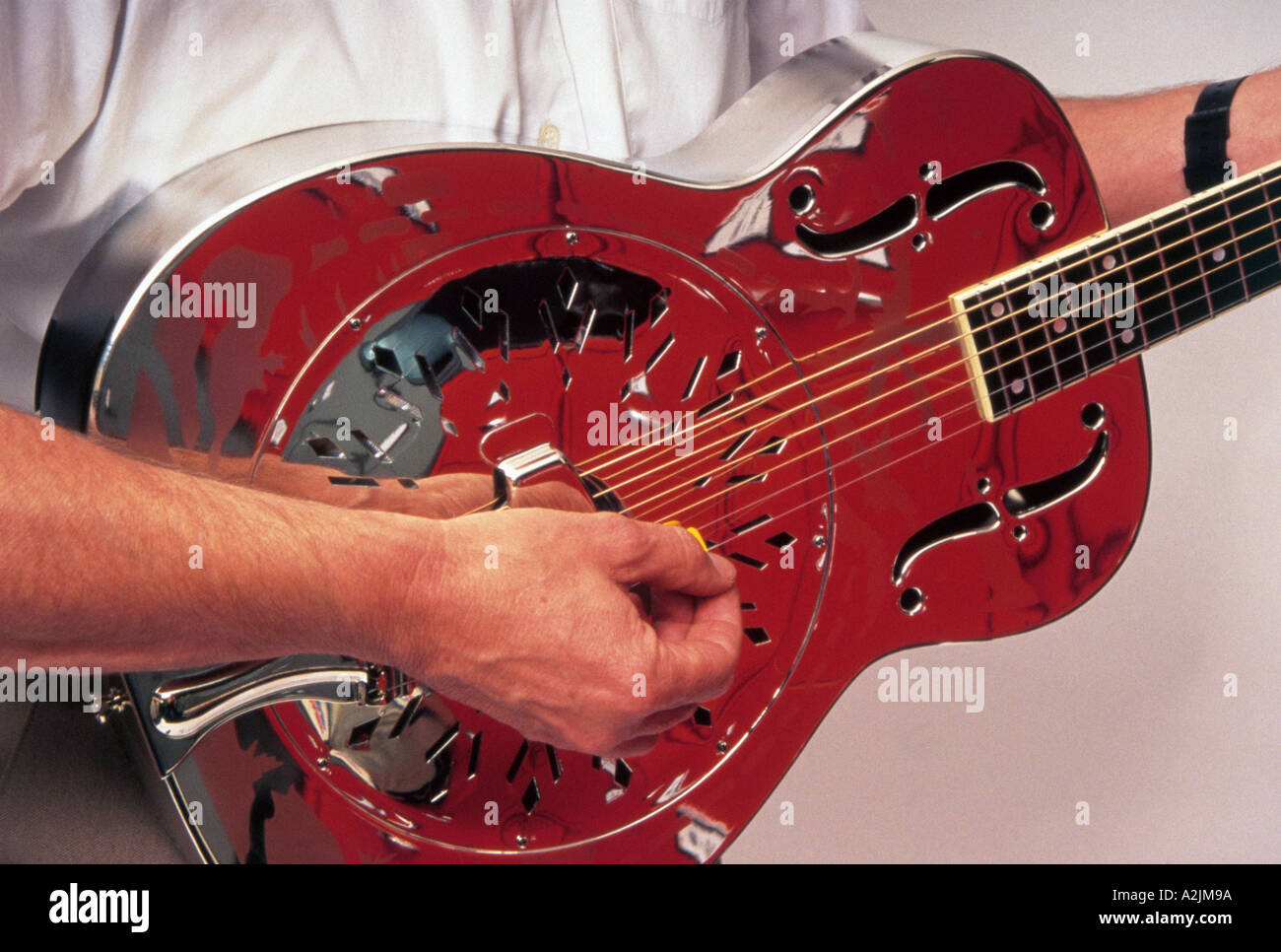Mitte der 1930er Jahre Stil O Resonator Gitarre ähnlich wie von Mark Knopfler Stockfoto