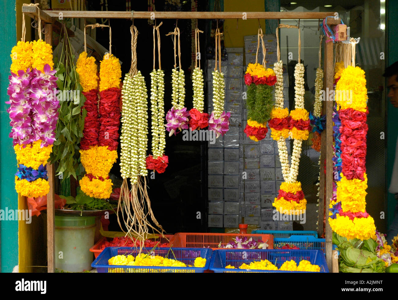Schön aufgereiht Blumen am indischen Stand in Malacca, Malaysia Stockfoto