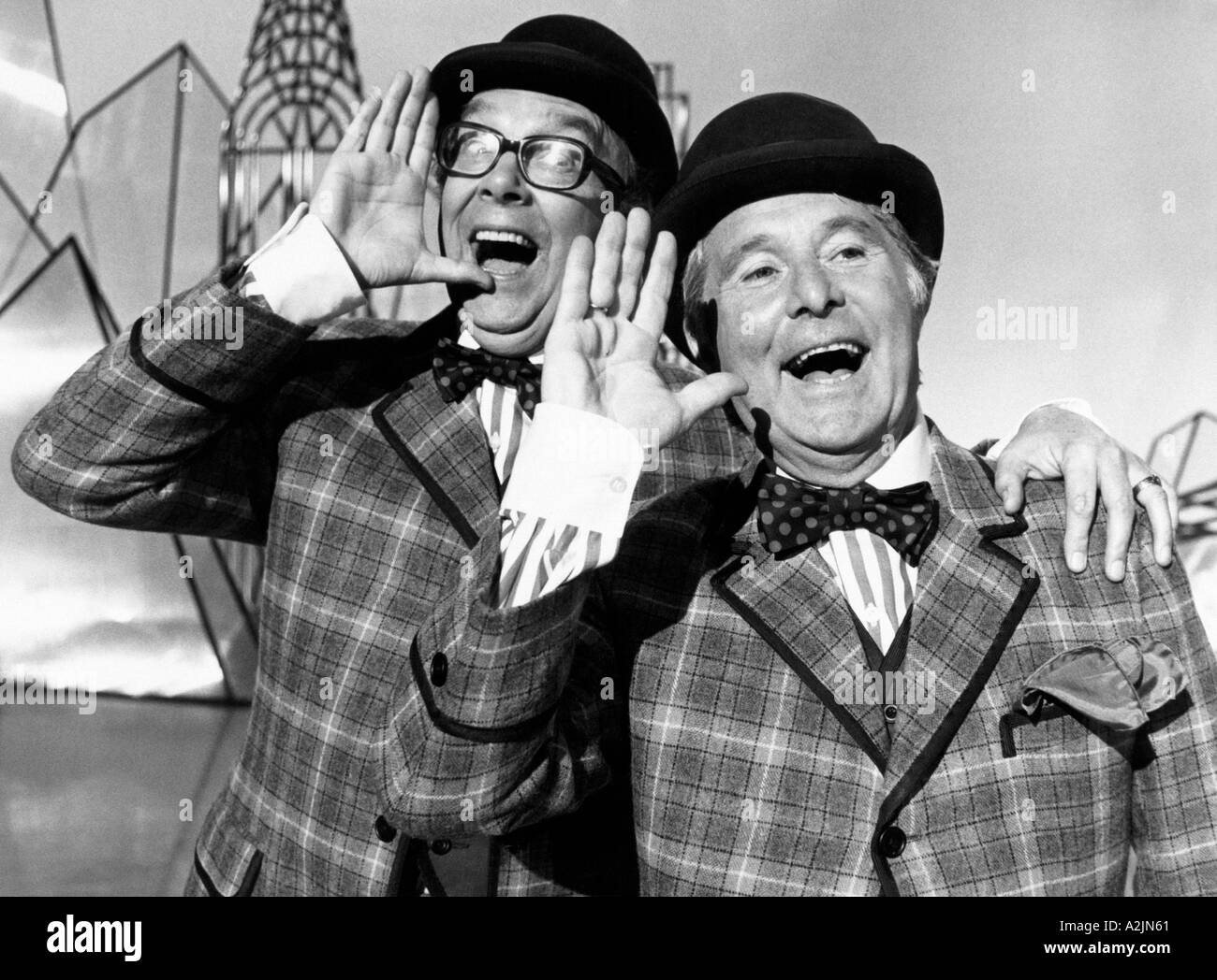 Britischer Komiker Eric Morecambe links und Ernie Wise Stockfoto