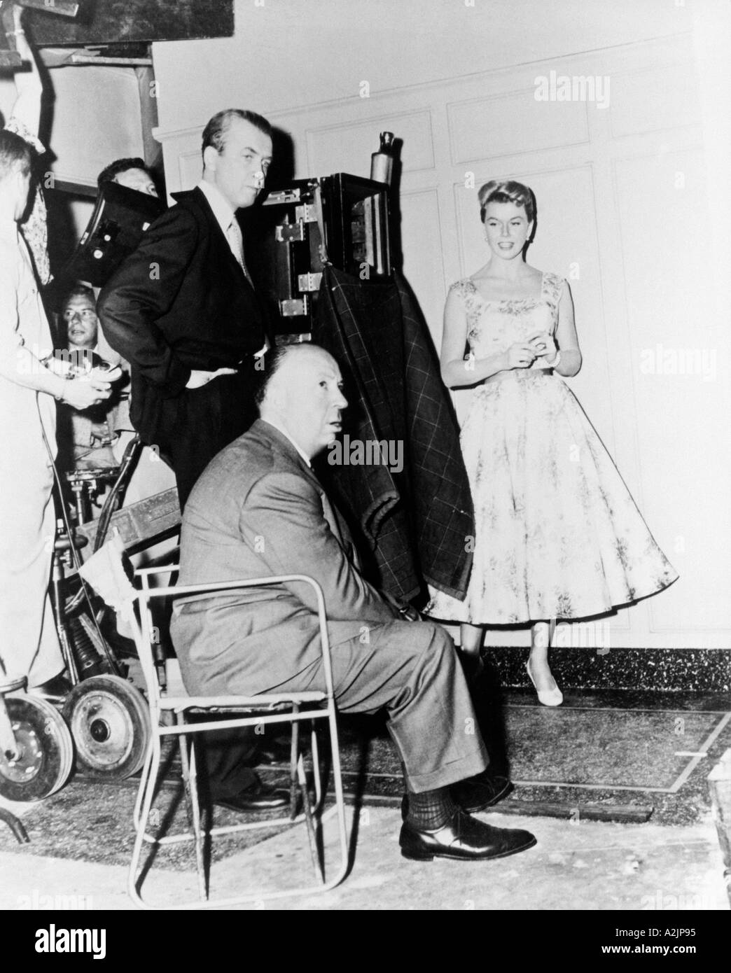 Der Mann Der Zuviel Wusste Alfred Hitchcock Am Set Seines Films 1956 Mit James Stewart Und Doris Day Stockfotografie Alamy