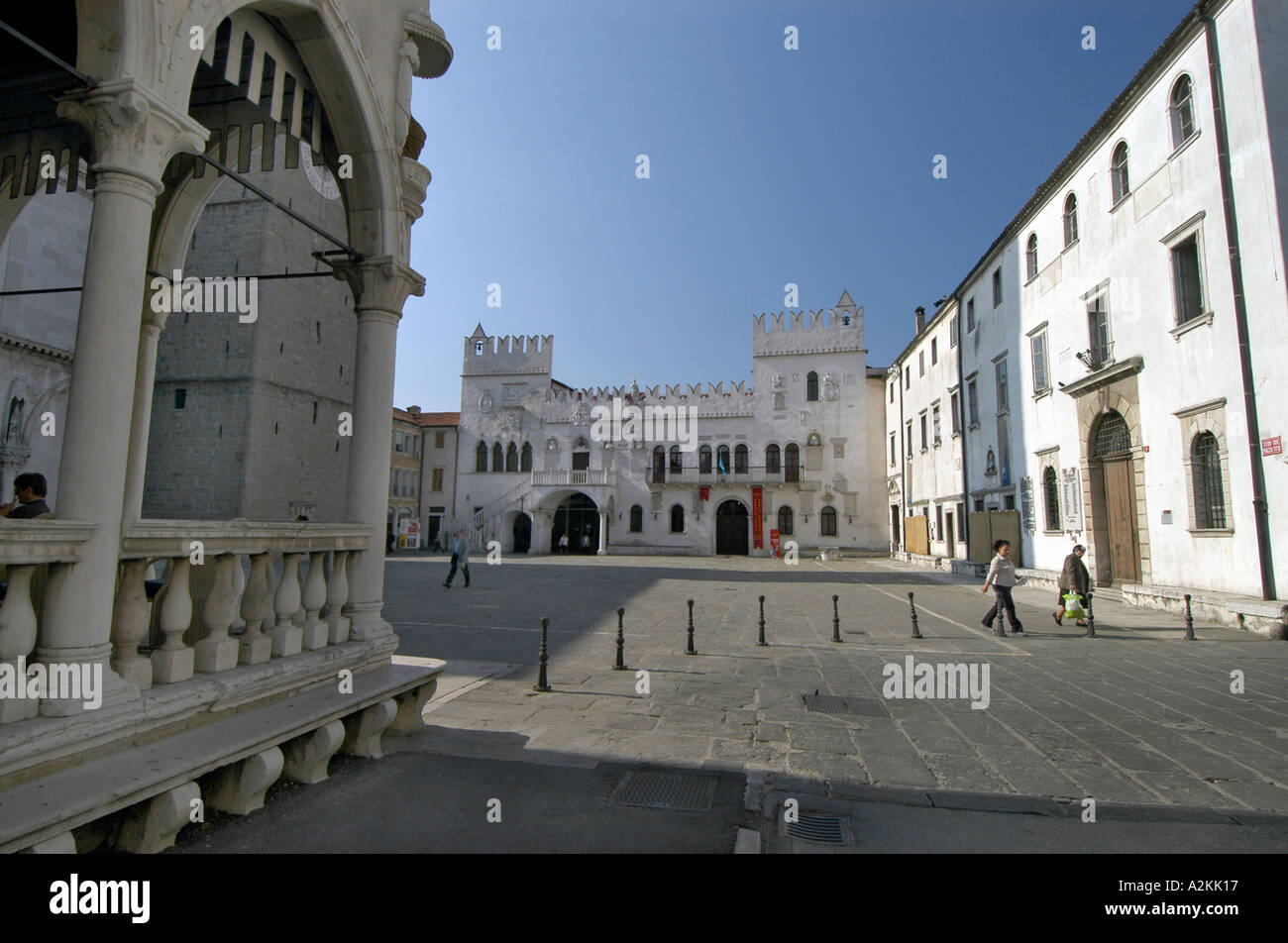 Hauptplatz mit dem Rathaus im historischen Zentrum von Koper oder Capodistria Stockfoto