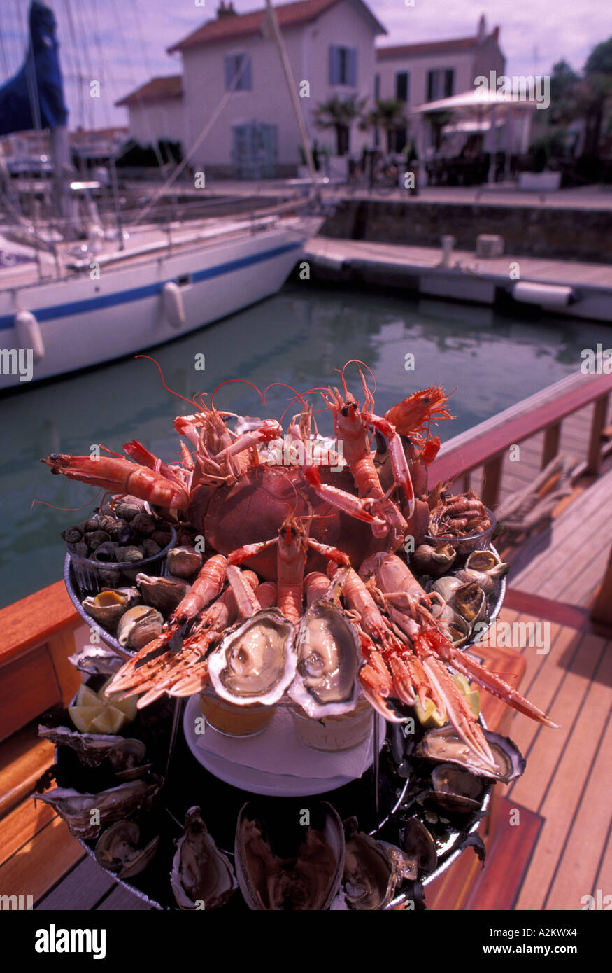 Europa, Frankreich, Ile de Re, St. Martin. Teller mit Meeresfrüchten (Fruits de Mer) Stockfoto