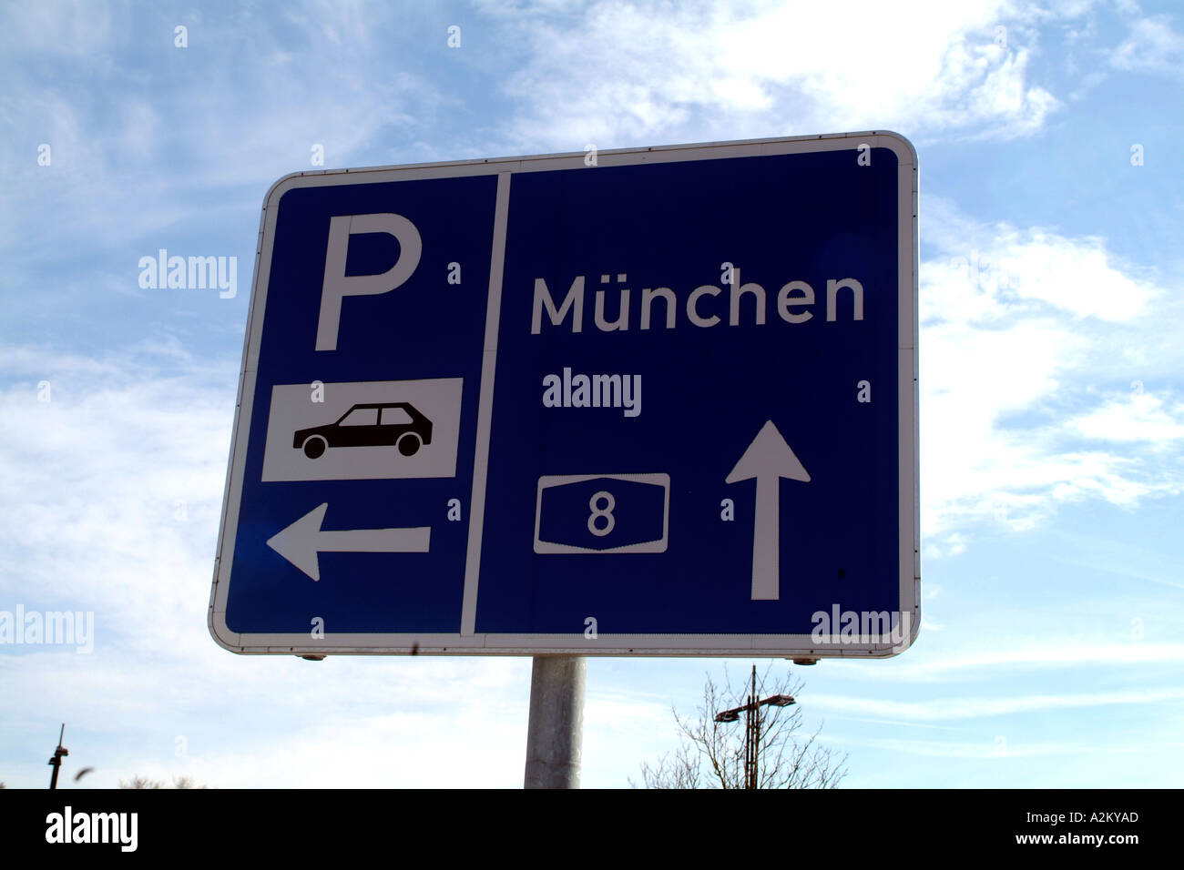 Deutschen Autobahnen Zeichen Wegbeschreibung nach München Stockfoto