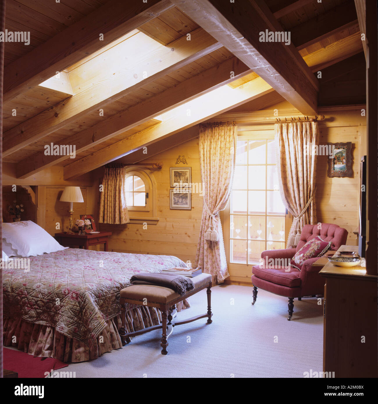 Schräge Decke Stockfotos und -bilder Kaufen - Alamy