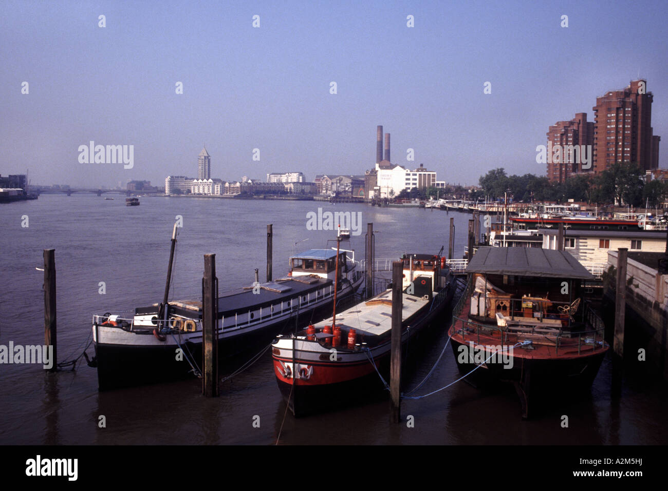 Chelsea Hausboote auf der Themse Chelsea Wharf und Chelsea Harbour in BG Stockfoto