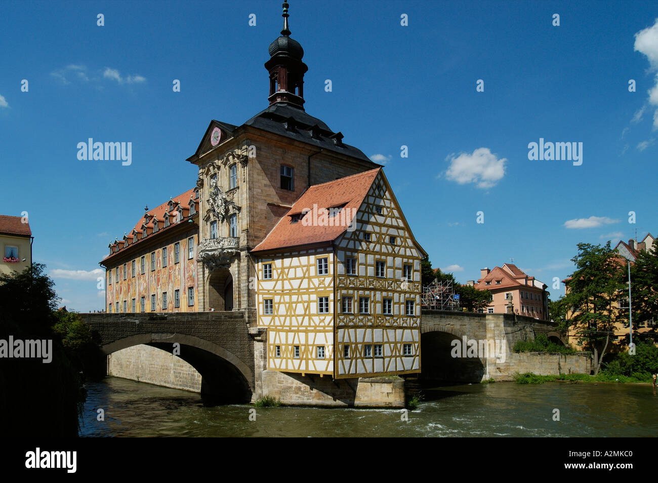 Altes Rathaus auf einer kleinen Insel im Fluss Regen gelegen erbaut 1467 im Stil des Barock und Rokoko, das von 1744 bis 1756 umgebaut Stockfoto