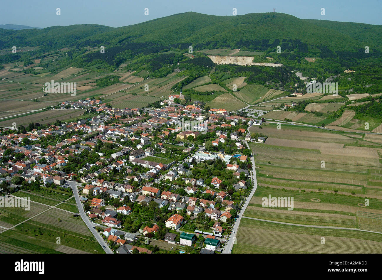 Luftaufnahme der berühmte Wein Stadt gumpodskirchen Niederösterreich Stockfoto