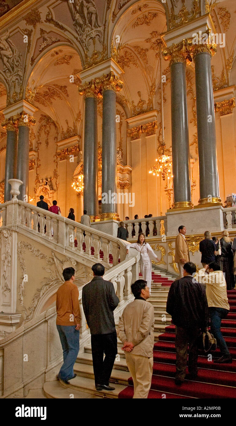 GUS Russland Sankt Petersburg 300 Jahre alten Venedig des Norden Winter Palace Ermitage Parade Treppen Jordans Treppe mit Besuchern Stockfoto