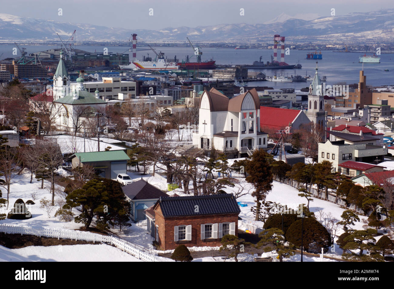 Blick auf Kirchen und Gebäuden in Motomachi Bezirk von Hokodate Hokkaido Japan Stockfoto