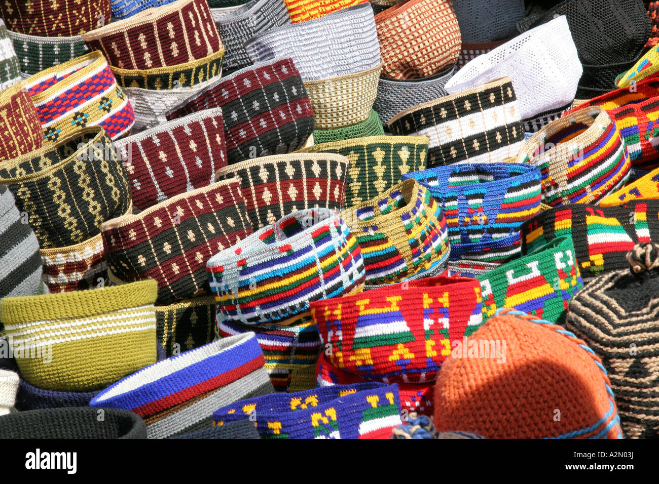 Auswahl an Hüte für Verkauf Souk Marrakesch Marokko Stockfoto