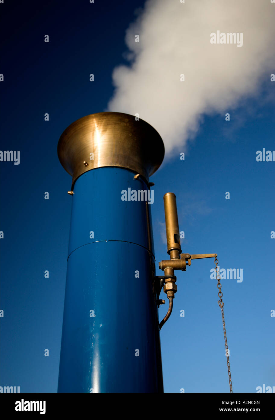 Vermietung blauen Trichter Messing Dampferfahrt lassen Dampf Abblasen Stockfoto