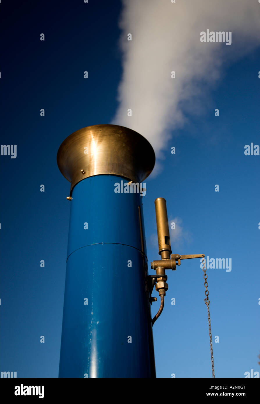 Vermietung blauen Trichter Messing Dampferfahrt lassen Dampf Abblasen Stockfoto