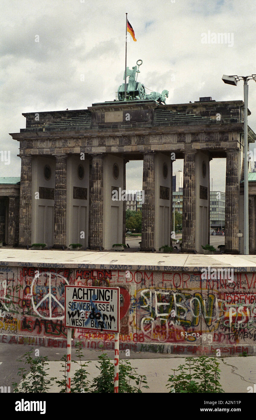 Brandenburger Tor, Berliner Mauer vor dem Fall des Eisernen Vorhangs Stockfoto