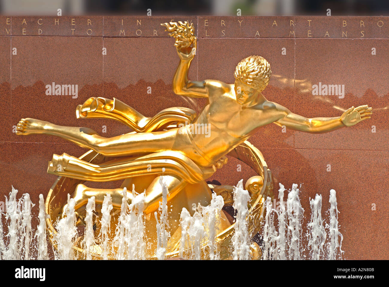 Rockefeller Plaza New York Manhattan und die Statue von Prometheus der Gott des Feuers Stockfoto