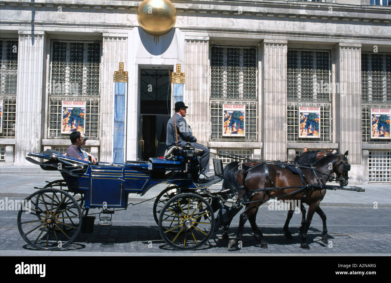 Pferdewagen vor Museum Freyung Wien Österreich Stockfoto