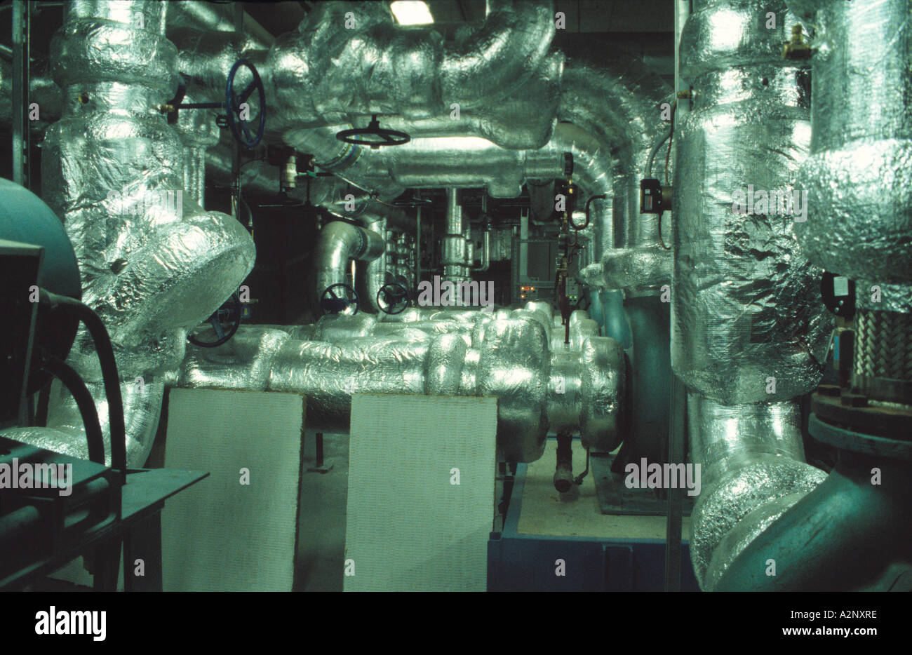 Isolierung von Rohrleitungen und Klimaanlage Stockfotografie - Alamy
