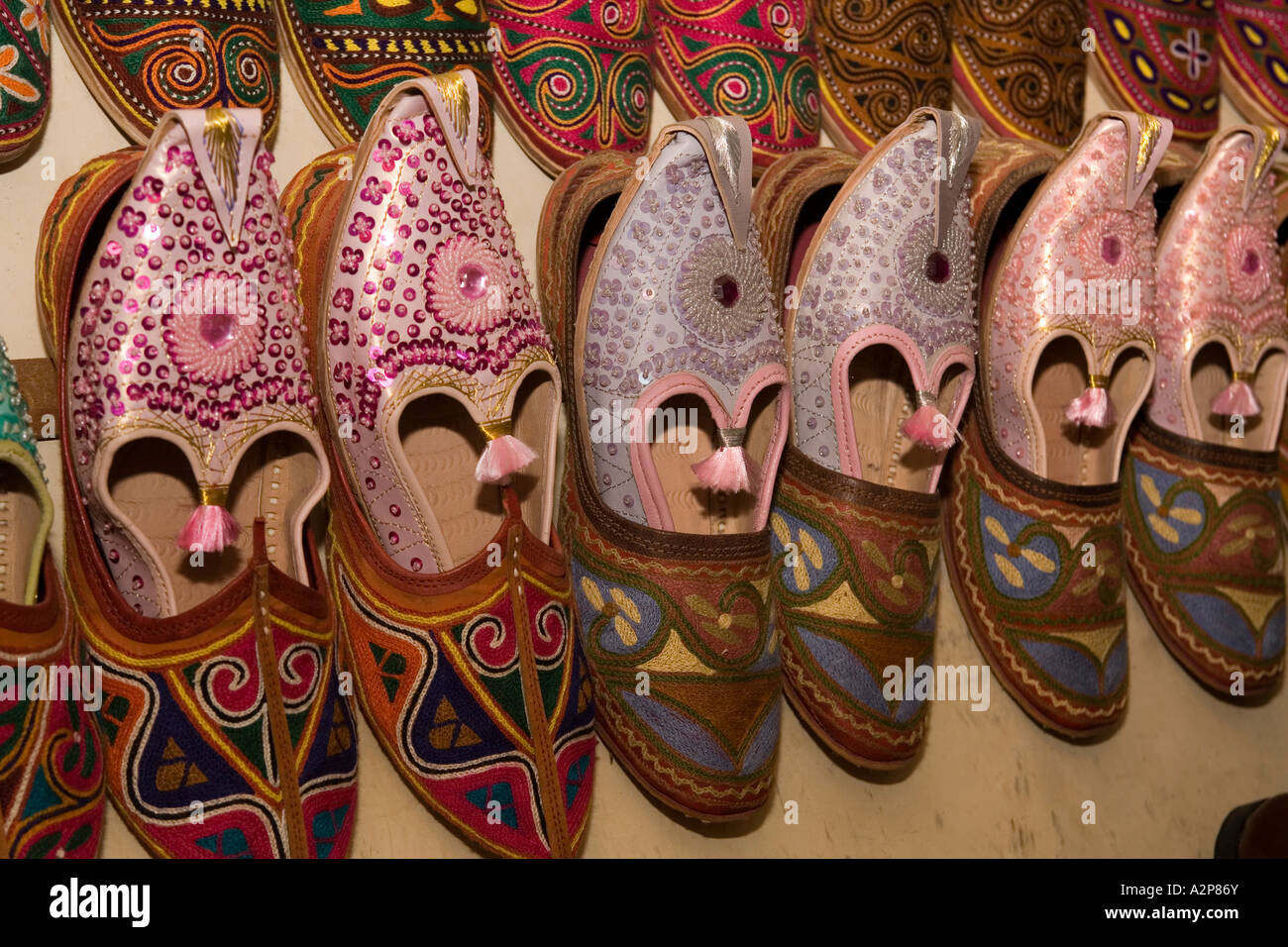 Indien Rajasthan Jaisalmer Basar traditionellen Rajasthani handgemachte Lederschuhe Stockfoto