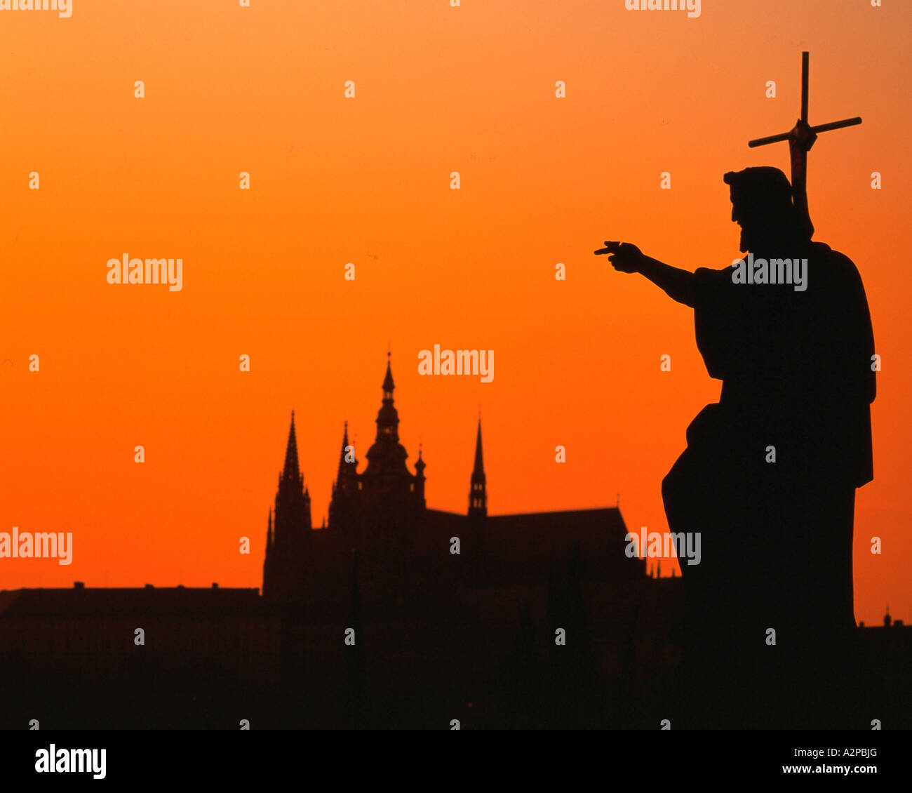 Blick vom Carlsbridge zum Hradschin bei Sonnenuntergang, Tschechische Republik, Prag Stockfoto
