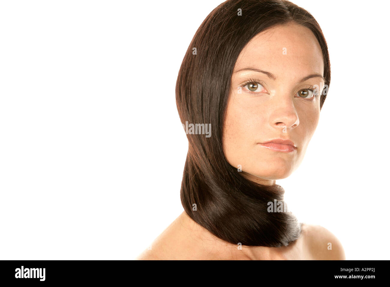 Frau mit Haar um den Hals Stockfoto