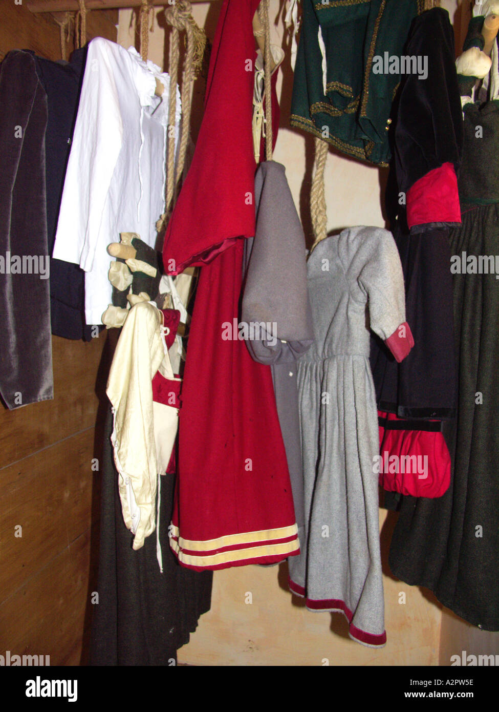 Garderobe von Tudor s Kinderkleidung Stockfoto