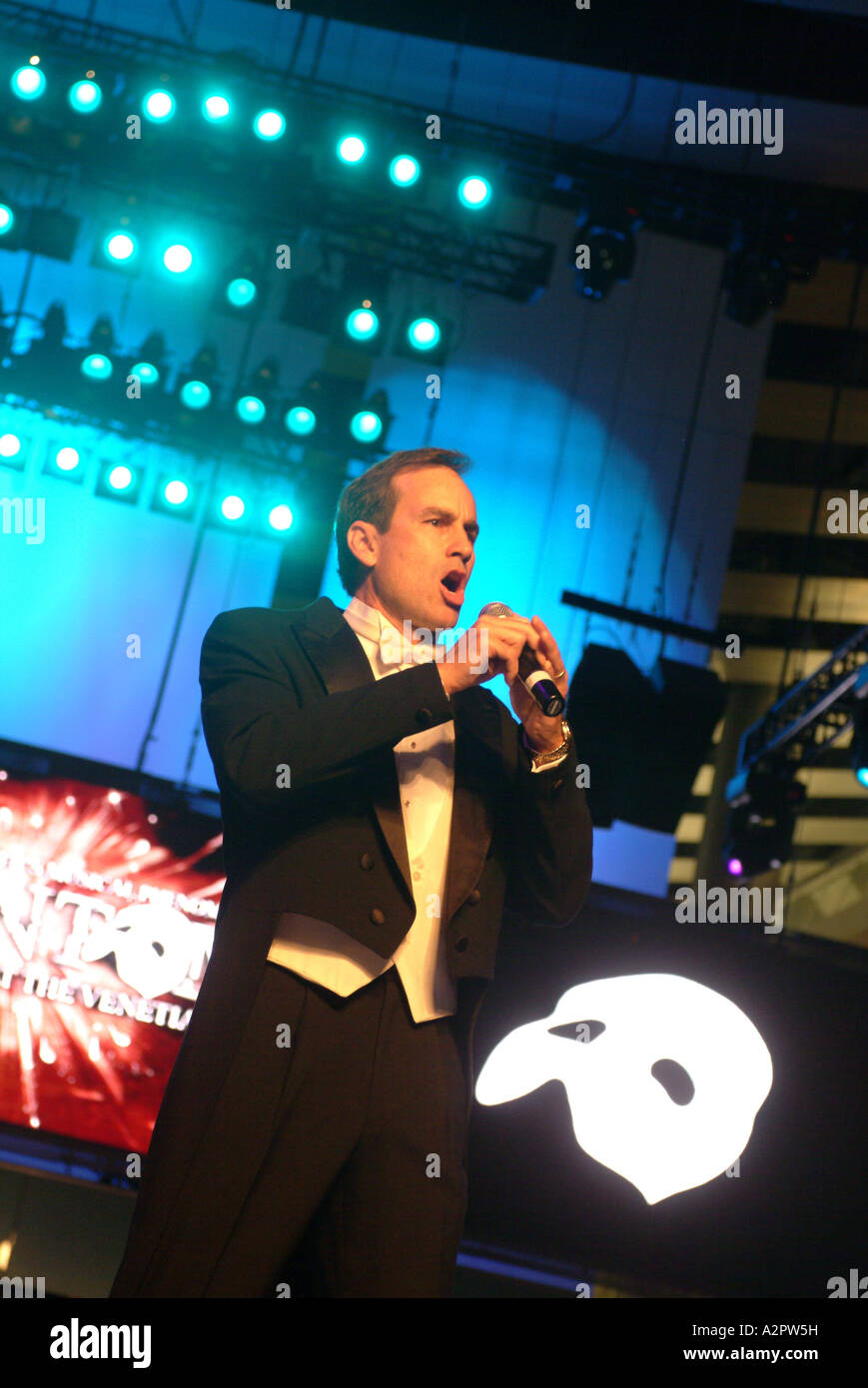 Hauptdarsteller spielt Lieder aus hit musical Phantom der Oper in der Fashion Show Mall auf dem Strip Stockfoto